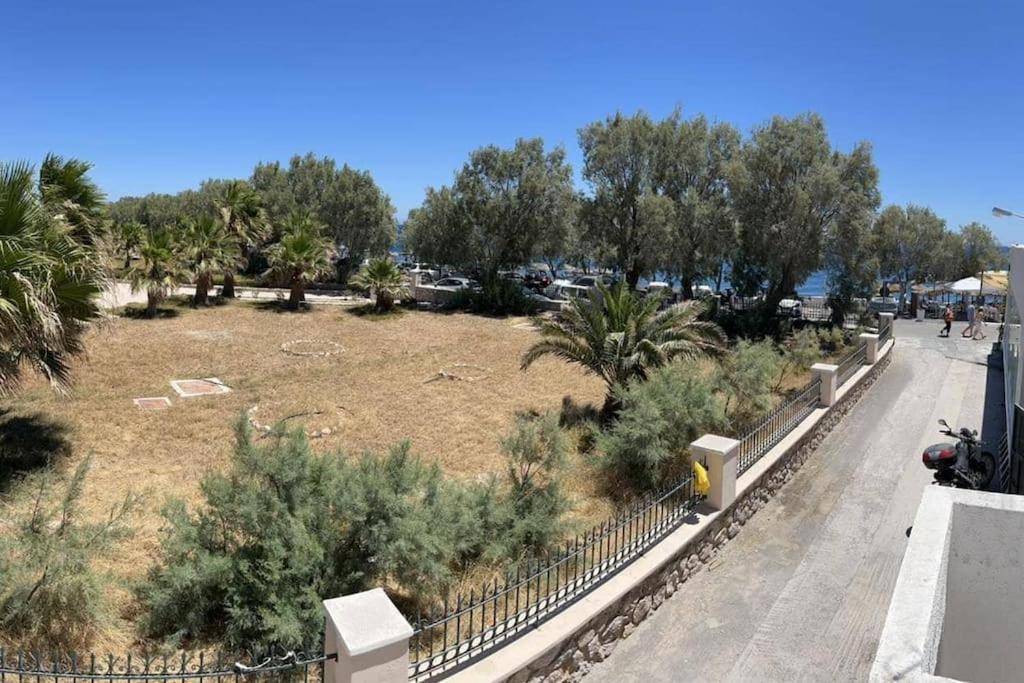 Beach Apartment Edem First Floor بيريفولّوس المظهر الخارجي الصورة